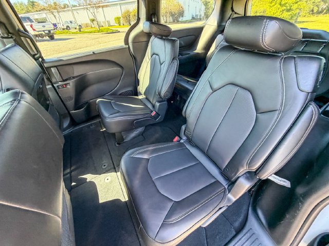 Used 2025 Chrysler Pacifica Select FWD image 20