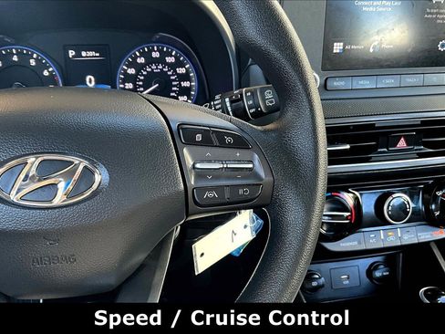 Used 2023 Hyundai Kona SE image 11