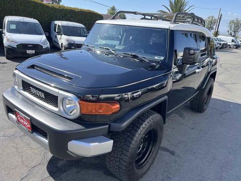 Used 2008 Toyota FJ Cruiser 4WD image 2