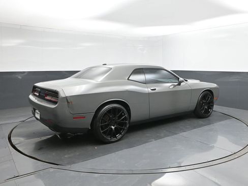 Used 2017 Dodge Challenger SXT image 11