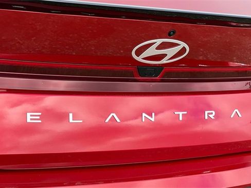 Used 2025 Hyundai Elantra Sport image 33