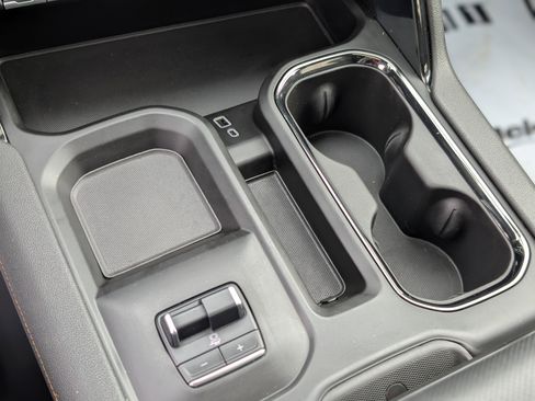 Used 2025 GMC Sierra 2500 AT4 w/ AT4 Premium Plus Package image 27