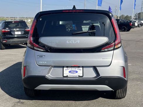 Used 2025 Kia Soul LX w/ LX Technology Package image 4