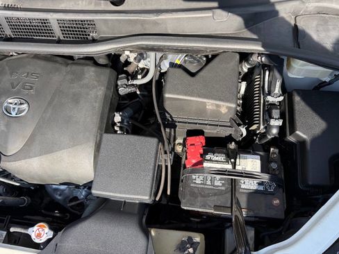 Used 2017 Toyota Sienna SE Premium image 12