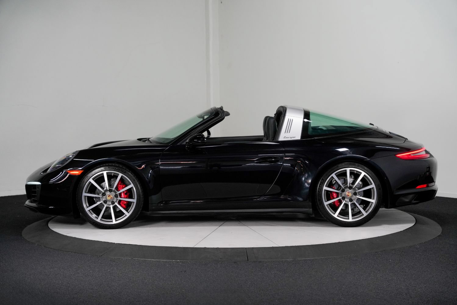 Used 2017 Porsche 911 Targa 4 AWD/4WD image 8