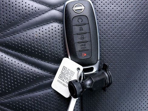 Used 2024 Nissan Rogue Platinum w/ Platinum Premium Package AWD/4WD image 29