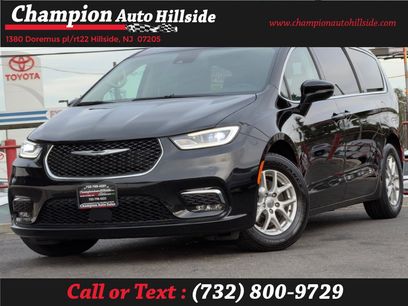 Used 2024 Chrysler Pacifica Touring-L