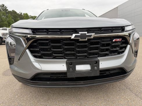 Used 2025 Chevrolet Trax RS w/ Driver Confidence Package FWD image 22