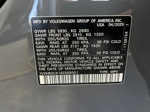 Used 2025 Volkswagen Atlas SE image 31