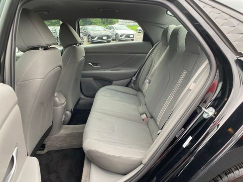 Used 2024 Hyundai Elantra SEL FWD image 14
