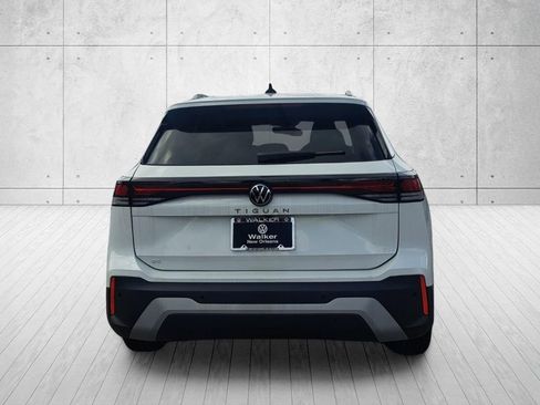 New 2026 Volkswagen Tiguan SE FWD image 6