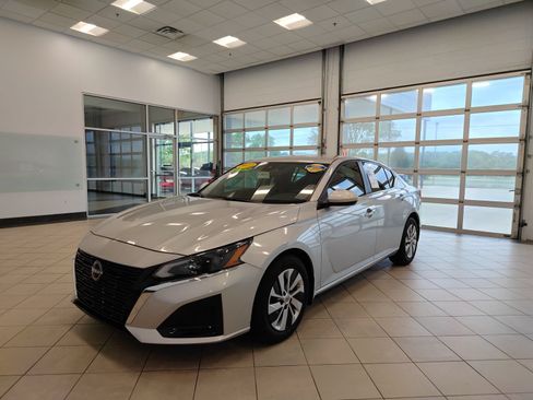 Used 2023 Nissan Altima 2.5 S FWD image 7