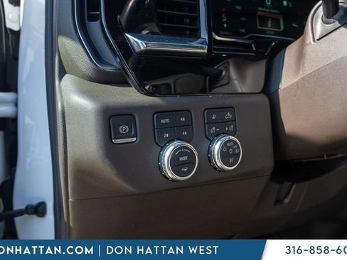 Used 2022 GMC Sierra 1500 SLT AWD/4WD image 17