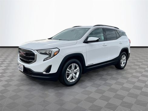 Used 2020 GMC Terrain SLE w/ Driver Convenience Package image 3