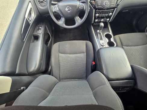Used 2020 Nissan Pathfinder S AWD/4WD image 26