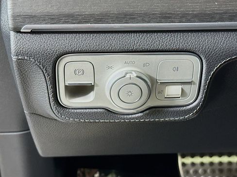 Used 2024 Mercedes-Benz GLS 450 4MATIC image 10