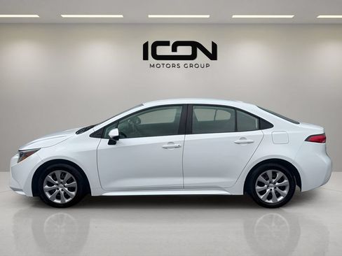 Used 2024 Toyota Corolla LE FWD image 2