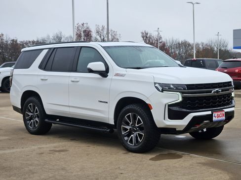 Used 2022 Chevrolet Tahoe Z71 w/ Luxury Package AWD/4WD image 3