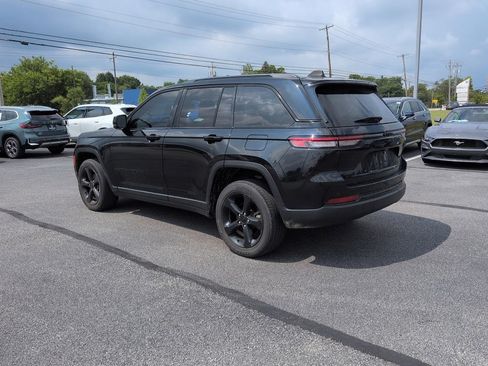 Used 2023 Jeep Grand Cherokee Altitude AWD/4WD image 4