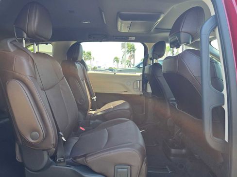 Certified 2024 Toyota Sienna Platinum FWD image 12