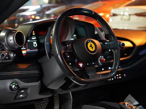 Used 2021 Ferrari F8 Tributo image 38