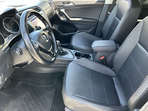 Used 2019 Volkswagen Tiguan SE FWD image 17