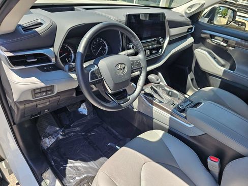 Used 2020 Toyota Highlander Platinum AWD/4WD image 24