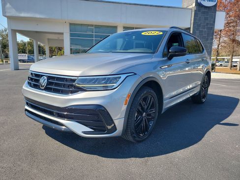 Used 2022 Volkswagen Tiguan SE R-Line image 4