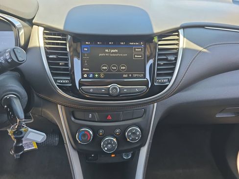 Used 2021 Chevrolet Trax LT AWD/4WD image 22