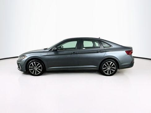 Used 2025 Volkswagen Jetta SE FWD image 4
