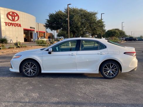 Used 2023 Toyota Camry XLE w/ Cold Weather Package FWD image 6