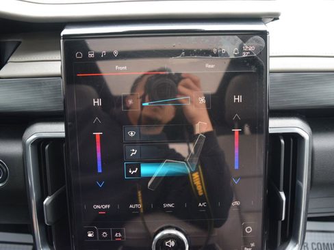 Used 2025 GMC Acadia Elevation w/ Elevation Premium Package image 38