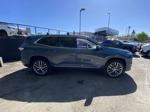 Used 2025 Buick Enclave Avenir w/ Super Cruise Package AWD/4WD image 7