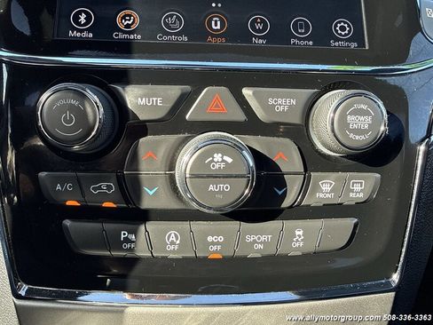 Used 2020 Jeep Grand Cherokee Limited image 23