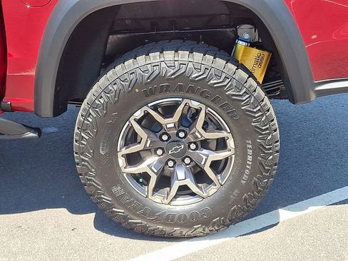 Used 2026 Chevrolet Colorado ZR2 w/ Technology Package AWD/4WD image 28