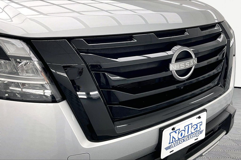 Used 2023 Nissan Pathfinder SL w/ Lighting Package (N92) AWD/4WD image 29