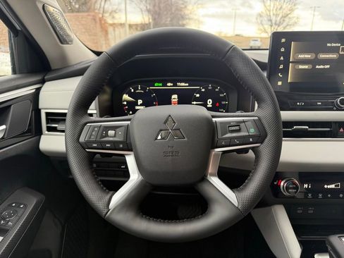 New 2026 Mitsubishi Outlander SE FWD image 8