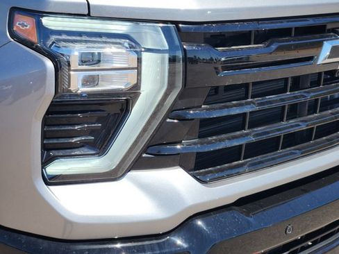 Used 2025 Chevrolet Silverado 2500 LT w/ Trail Boss Package AWD/4WD image 9