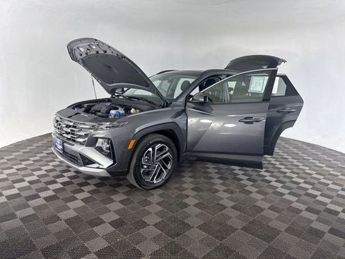 Used 2025 Hyundai Tucson Limited image 13