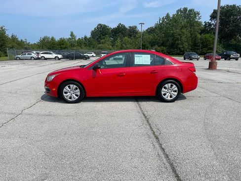 Used 2015 Chevrolet Cruze L FWD image 2