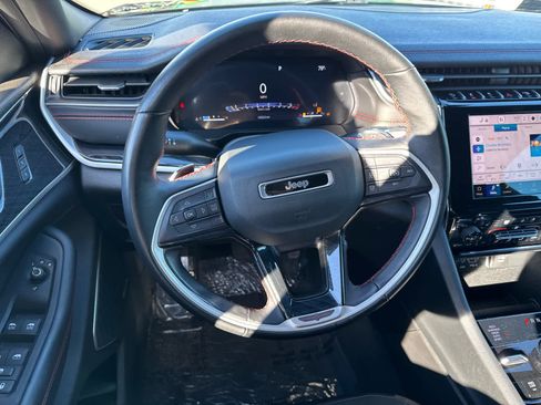 Used 2022 Jeep Grand Cherokee Trailhawk image 16