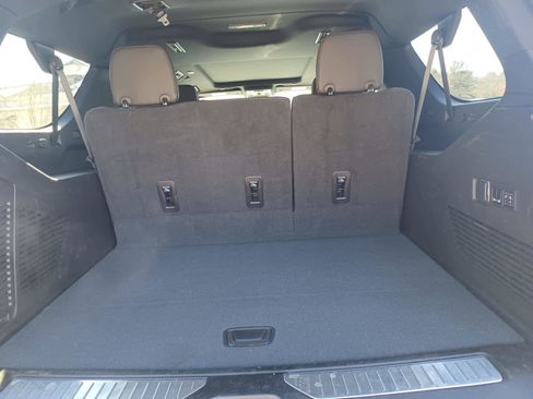 Used 2023 Chevrolet Suburban High Country w/ Premium Package 2 image 24