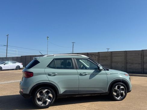 Used 2025 Hyundai Venue SEL FWD image 22