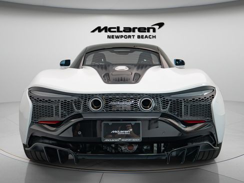 Used 2025 McLaren Artura RWD image 5