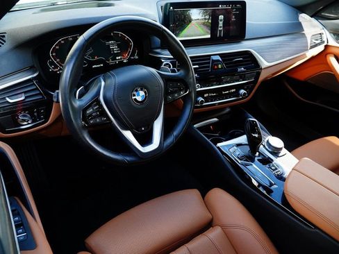 Used 2022 BMW 530i xDrive 530i xDrive w/ M Sport Package image 10