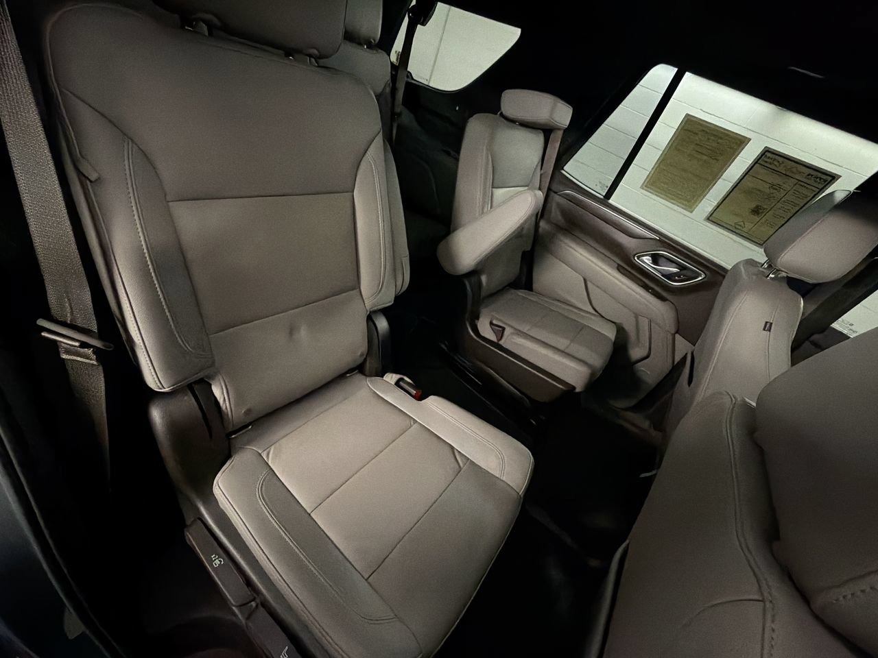 Used 2021 Chevrolet Tahoe Z71 w/ Z71 Signature Package AWD/4WD image 27