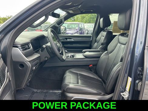 Used 2024 Jeep Wagoneer Series II AWD/4WD image 11