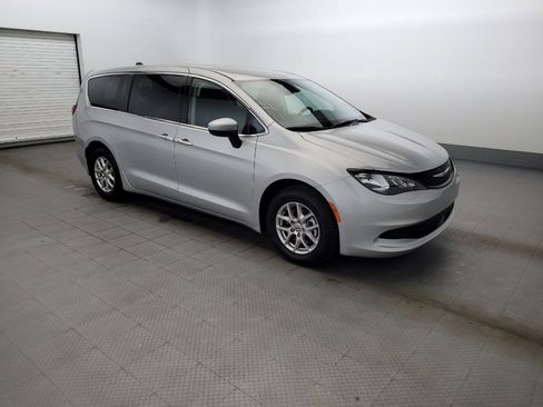 Used 2023 Chrysler Voyager LX FWD image 11