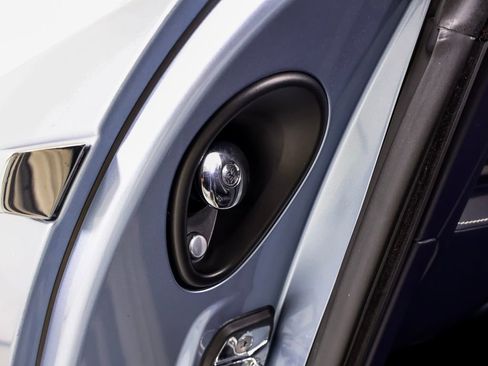 Used 2018 Rolls-Royce Dawn RWD image 19