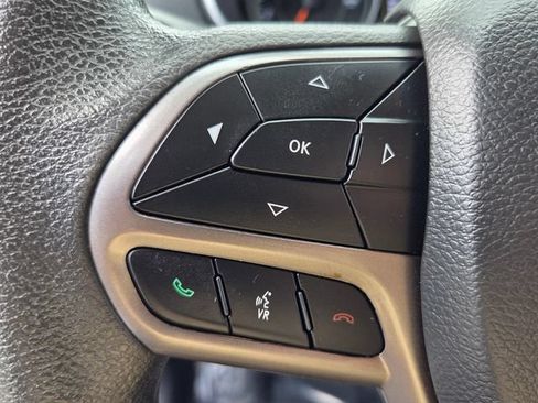 Used 2021 Jeep Cherokee Latitude FWD image 28